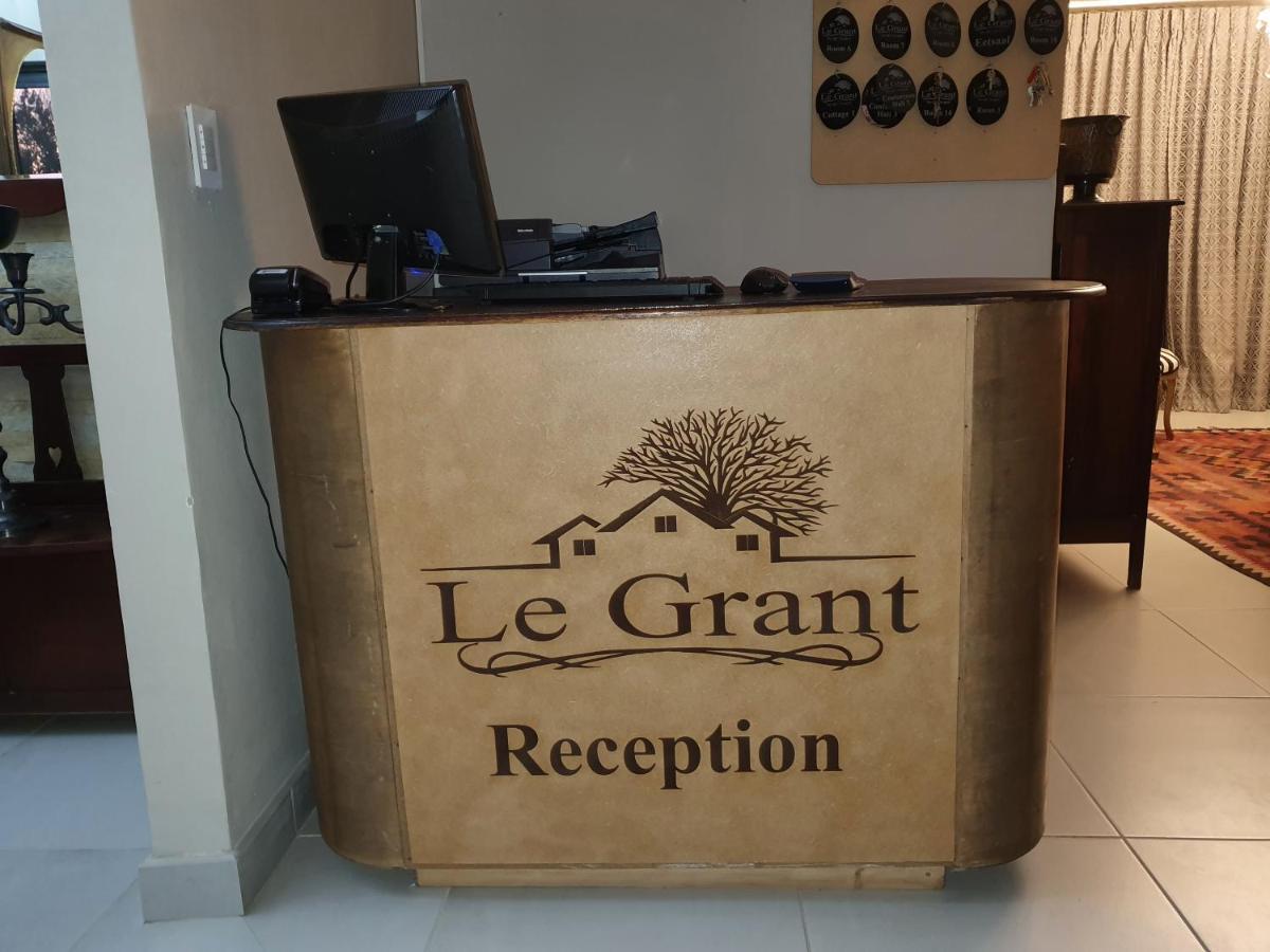 Le Grant Guesthhouse Aparthotel Kroonstad Exterior photo