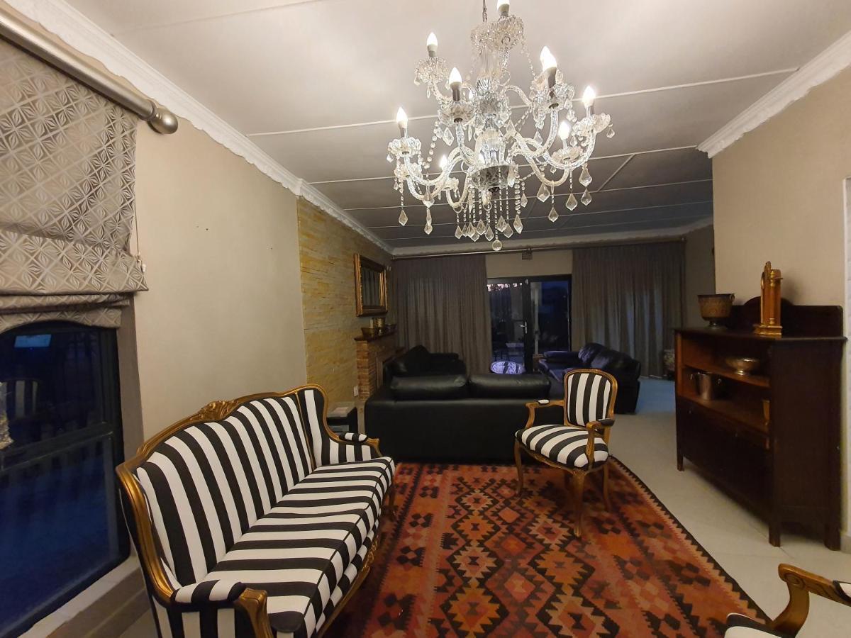 Le Grant Guesthhouse Aparthotel Kroonstad Exterior photo