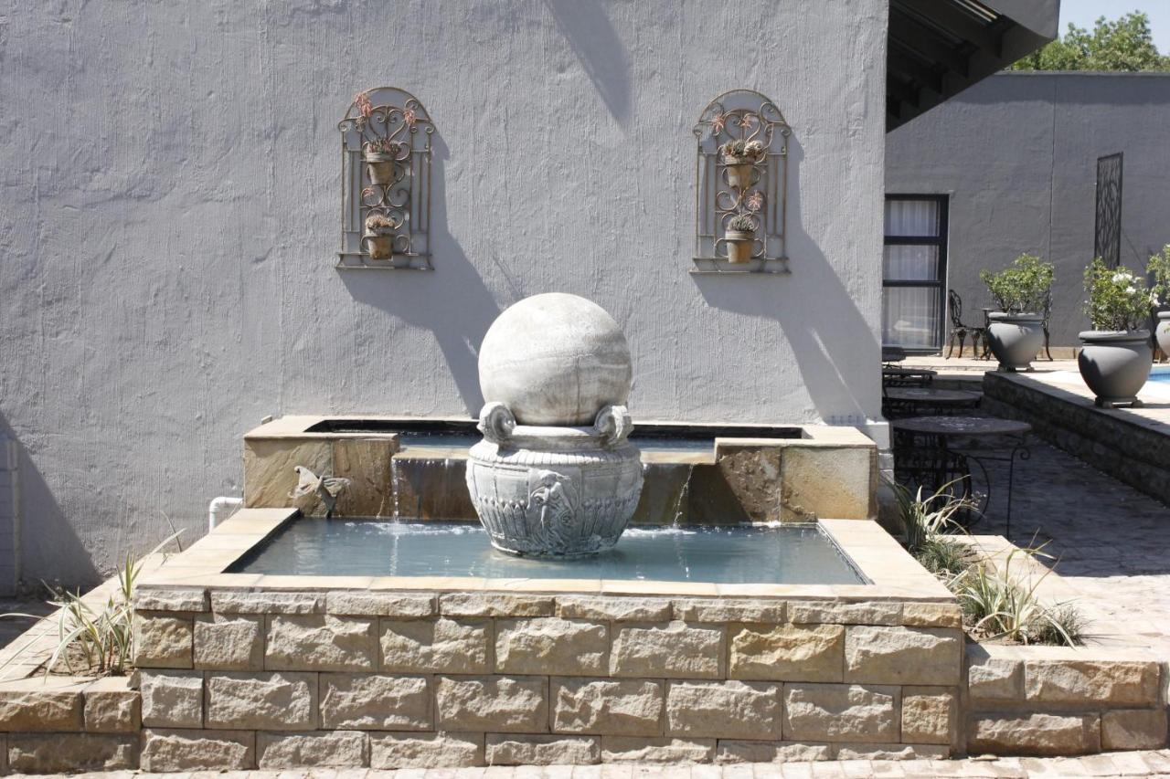 Le Grant Guesthhouse Aparthotel Kroonstad Exterior photo